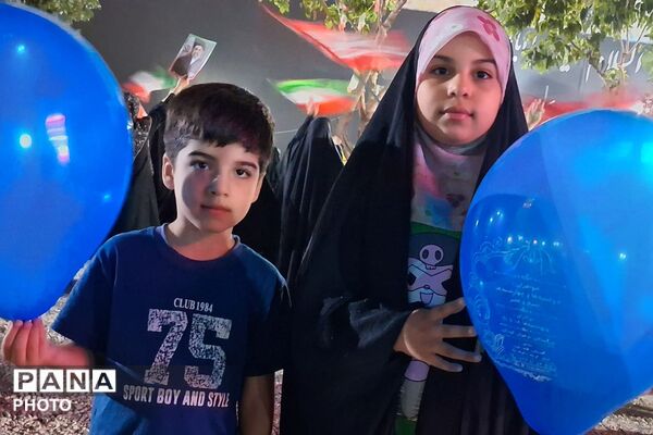 قدرت مشت، شکوه پرچم؛ نمادهایی از پایداری بی پایان