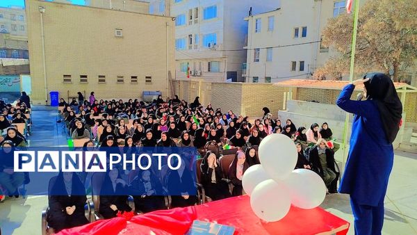 مراسم گرامیداشت روز مادر در مدارس شهر ایلام 