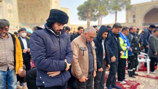 اقامه نماز پرفیض جمعه در سمنان