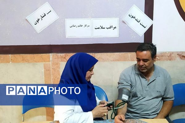 پدر و پسر در میدان ورزش؛ شور و نشاط ورزشی در مدرسه علامه طباطبایی پیشوا