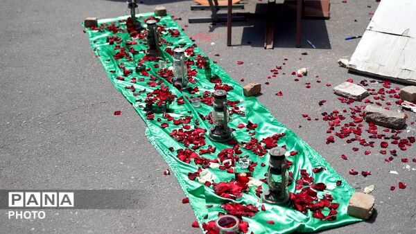 آیین گلباران محل شهادت شهید مرتضی مطهری با حضور مجید پارسا در منطقه ۱۲