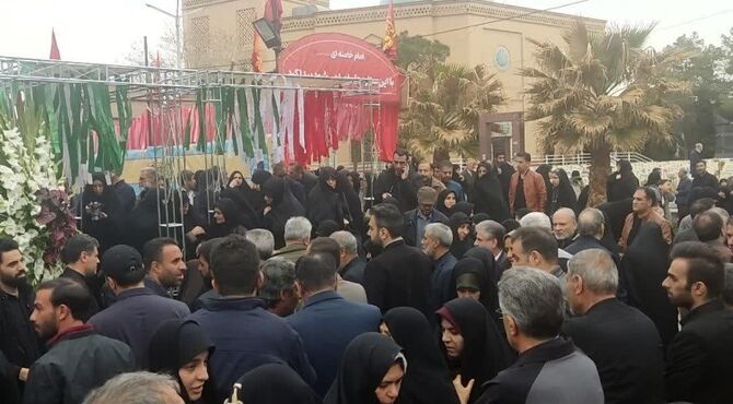 شهدا نماد ایثار و فداکاری هستند