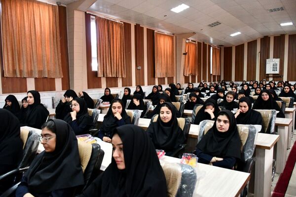 مراسم تجلیل از مدیران و رتبه‌های برتر کنکور ۱۴۰۴ در شهرستان مه‌ولات