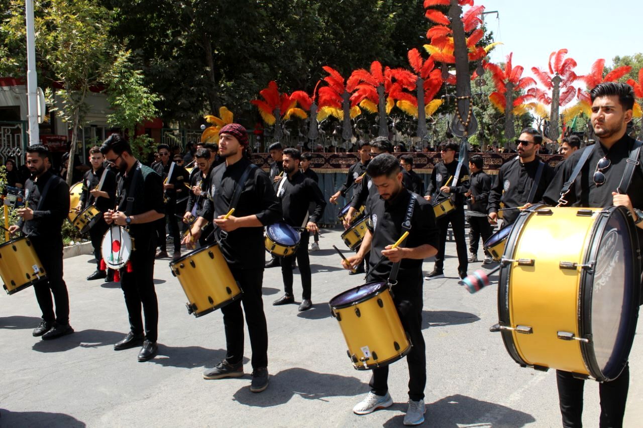 برپایی پرشور مراسم عزاداری سیدالشهدا در خیابان‌های نیشابور 