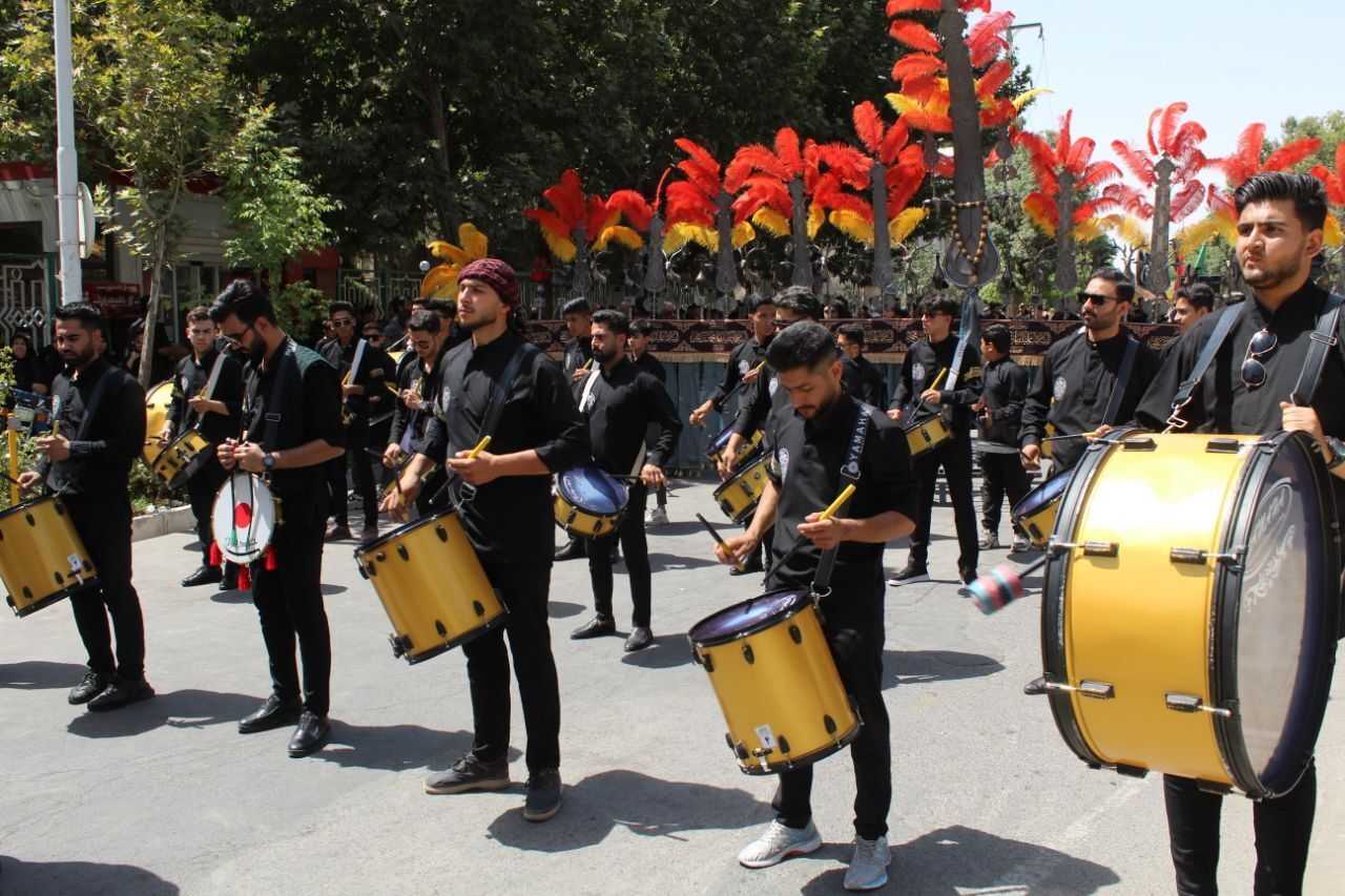 برپایی پرشور مراسم عزاداری سیدالشهدا در خیابان‌های نیشابور 