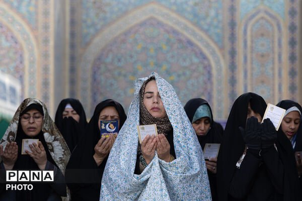 اقامه نماز عید فطر در حرم مطهر رضوی-۱
