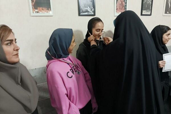 رقابت فکری دانش آموزان شهرستان قدس در مسابقات شطرنج دانش‌آموزی 