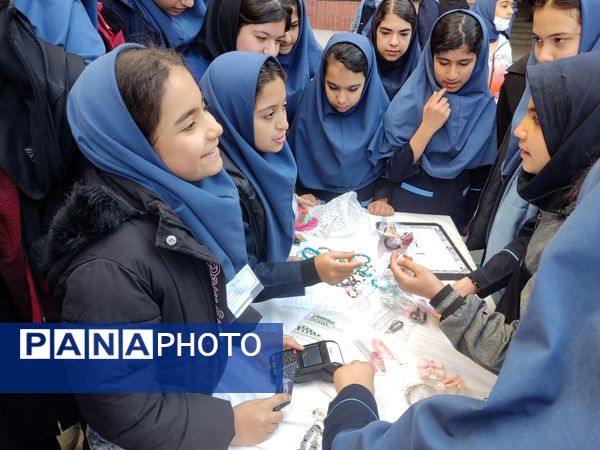 جشنواره خوارزمی «محور بازارچه» در دبیرستان دخترانه توحید