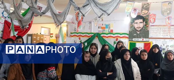 نمایشگاه انقلاب در مدرسه حضرت خدیجه(س) شیروان 