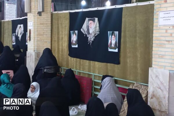نماز جمعه‌ای که عزادار رهبر شهیدمان بود