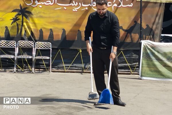 بهارستان دو در مسیر عشق؛ میزبانی فرهنگیان از زائران حسینی در عوارضی پرند