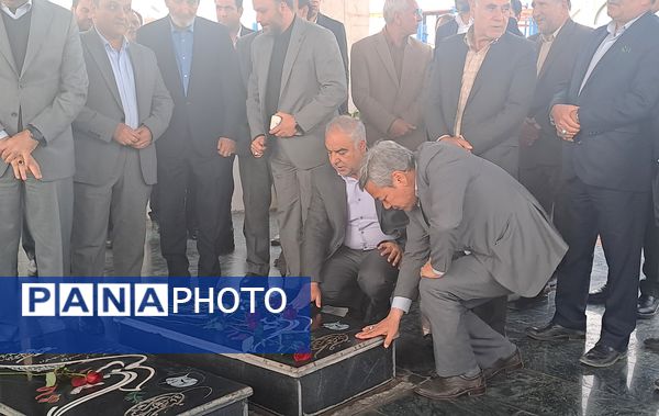 مراسم استقبال از وزیر آموزش و پرورش در گلزار شهدای نیشابور 