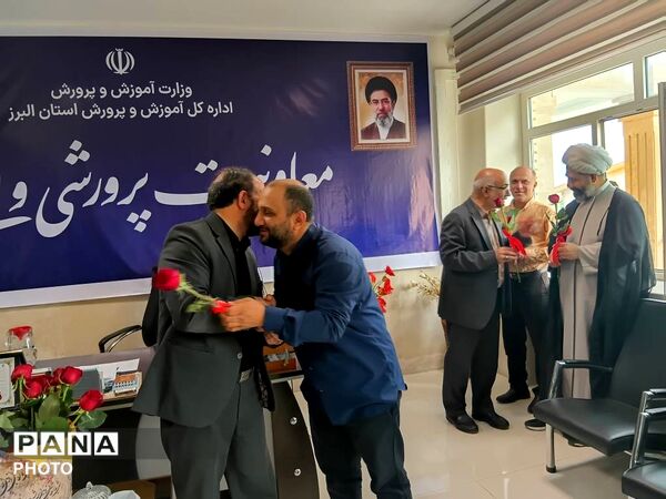 تجلیل از همکاران حوزه پرورشی استان البرز در روز معلم 