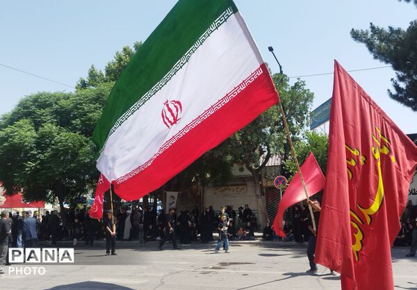 خیابان امام در روز تاسوعای حسینی حال و هوای دیگری میدهد 