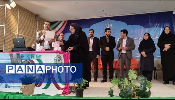 تجلیل از  دانش‌آموزان برگزیده جشنواره‌های فرهنگی هنری، المپیاد رویش و خبرنگاران پانا زرقان