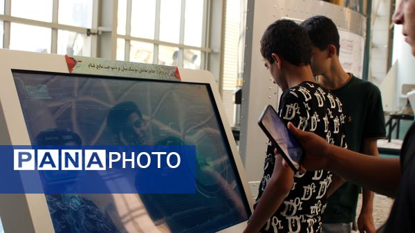 بازدید دانش‌آموزان زنجانی از سازمان هوا فضای سپاه 