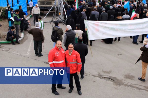 حضور گسترده اقشار مختلف مردم پردیس در راهپیمایی ۲۲ بهمن