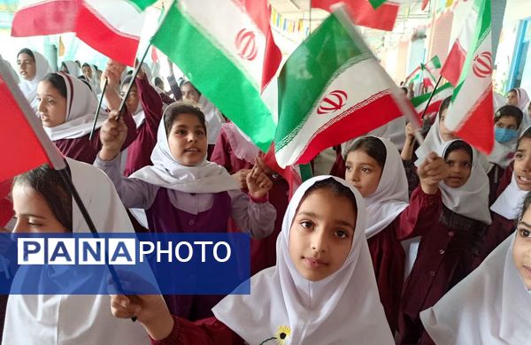 زنگ انقلاب در مدرسه شهید ابراهیم تنیده ناحیه یک بندرعباس به صدا در آمد