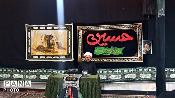 مراسم روضه‌خوانی در مسجد صاحب‌الزمان(عج) عرب آباد چهارباغ