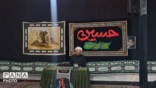 مراسم روضه‌خوانی در مسجد صاحب‌الزمان(عج) عرب آباد چهارباغ
