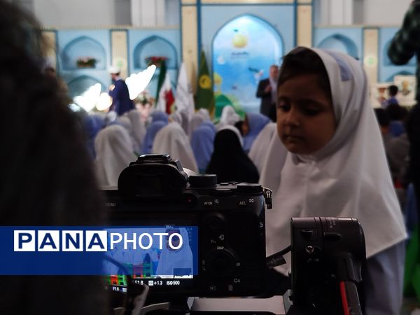 شادی و رنگ در جشن شکوفه‌ها در حرم امام رضا (ع)