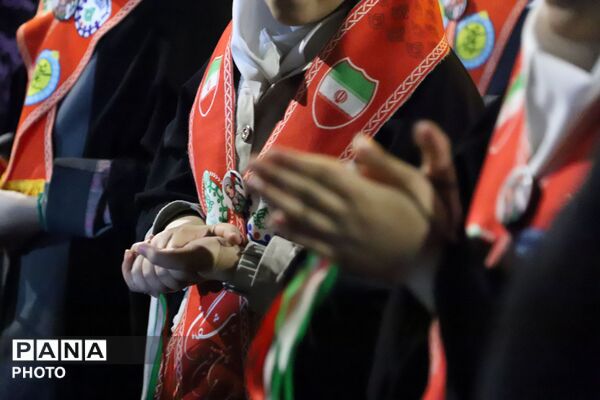 محفل گرم تشکیلاتی دانش‌آموزان در تجمع مردمی تبریز با حضور قائم‌مقام معاون وزیر در سازمان دانش‌آموزی
