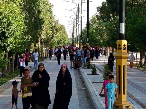 قدم هایی به عشق معلمان