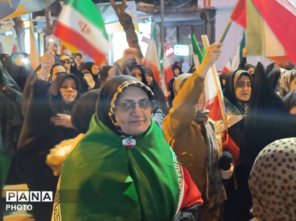 مردم اهر همگام با سراسر کشور، شصتمین حضور خود را در میدان ثبت کردند