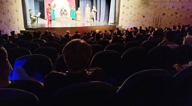 بیش از یک هزار نفر طی پنج اجرا به تماشاخانه سنگلج آمدند