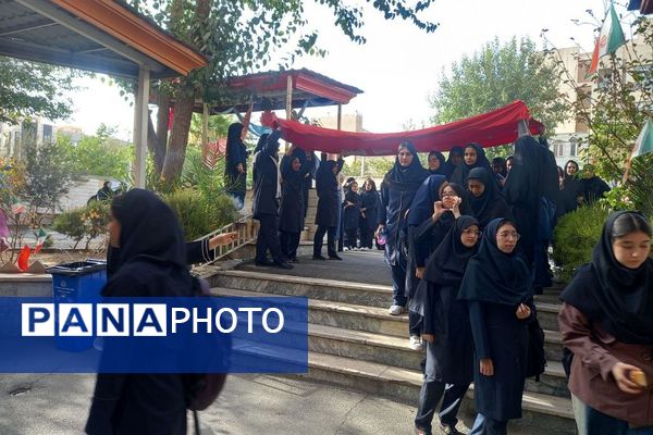 برگزاری جشن آغازین مهرماه در دبیرستان حضرت زینب(س) ناحیه یک شهرری