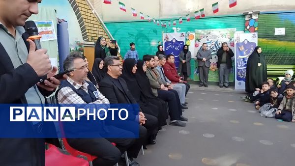 برافراشته شدن پرچم ایران در اداره آموزش و پرورش منطقه ۱۰