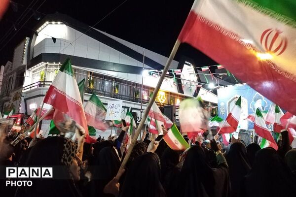 تداوم حضور در خیابان‌ها؛ رمز اتحاد و پیروزی