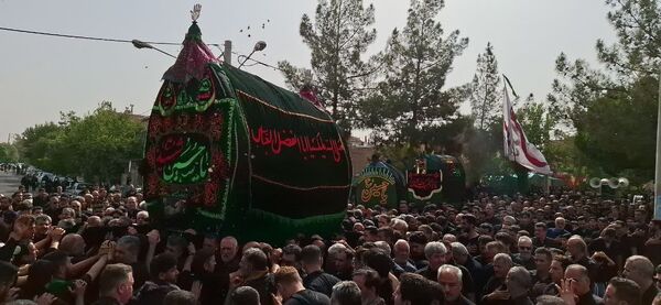 آیین نخل گردانی روز عاشورا با حضور کم نظیر مردم منطقه امامزاده بادرود