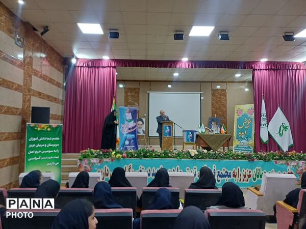 ایران فردا را دانش‌آموزان می‌سازند
