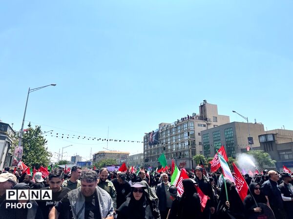 وداع  و تشییع تاریخی مردم با رهبر شهید