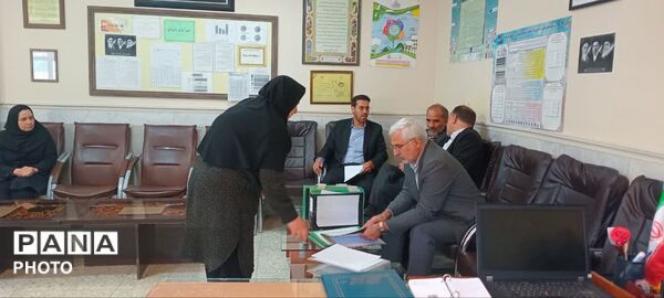 جلسه هم اندیشی معاونین و کارشناسان حوزه آموزش متوسط قطب شهید کاوه