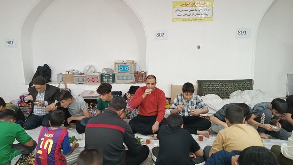 حضور پرشور دانش‌آموزان خلیل آبادی در مراسم معنوی اعتکاف