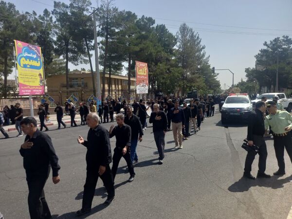 حضور دانش‌آموزان و فرهنگیان تربت‌جامی در عزاداری اربعین حسینی