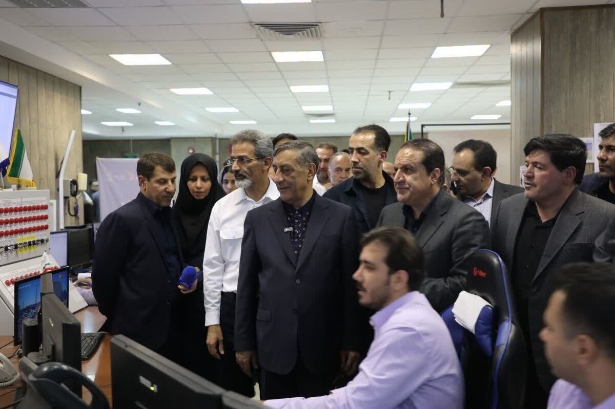 بازدید معاون اجرایی رئیس‌جمهور از توسعه میدان نفتی آذر