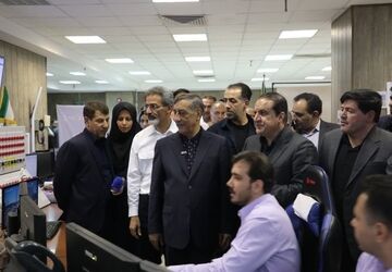 بازدید معاون اجرایی رئیس‌جمهور از توسعه میدان نفتی آذر