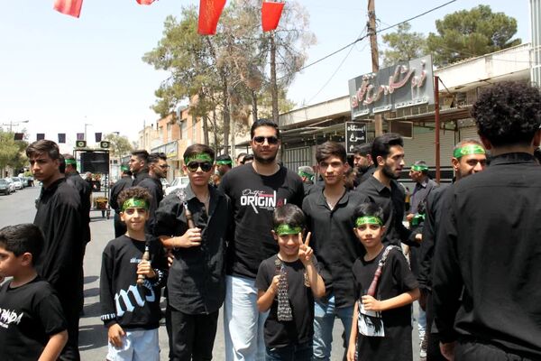 زنجیر زنی صبح عاشورا؛ خرامه در سوگ حسین(ع)