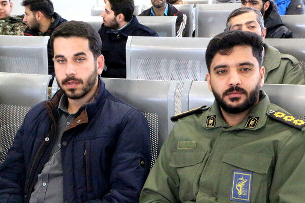 مراسم نمادین استقبال از امام خمینی (ره) در فرودگاه یزد 