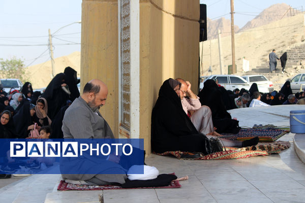 زمزمه عاشقانه دعای عرفه در یادمان 14 شهید گمنام کوه خضر نبی(ع)