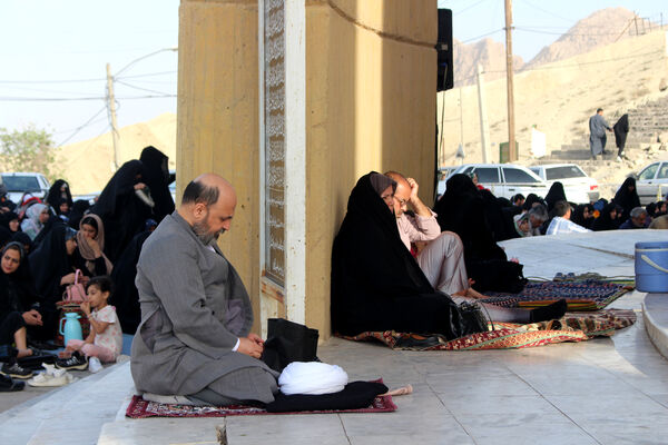 زمزمه عاشقانه دعای عرفه در یادمان 14 شهید گمنام کوه خضر نبی(ع)