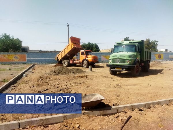 پیش رویی در ساخت چمن مصنوعی دبیرستان نمونه دانش کاشمر