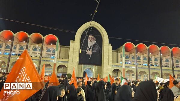 رسم وداع  با پیکر مطهر امام قائد