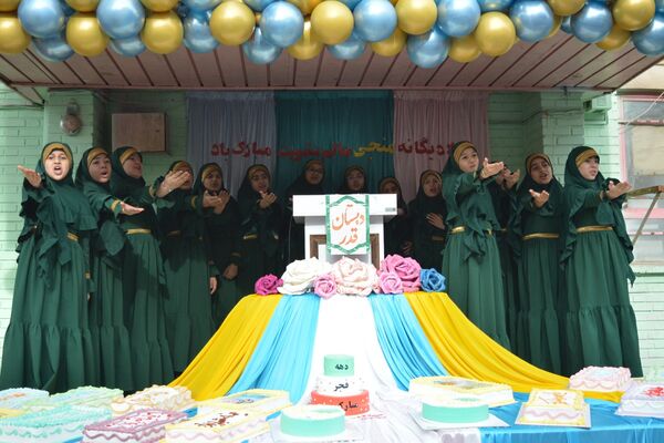 حضور خادمان رضوی در مدرسه قدر بهارستان‌دو
