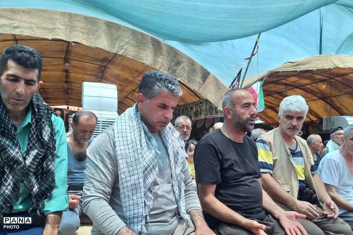 پیوند جان و جانان در کربلا؛ اقامه نماز جماعت در جوار ضریح شش‌گوشه