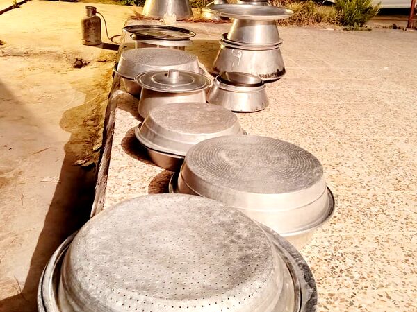 پخت و توزیع نذری در روز تاسوعای حسینی روستای حسن آباد داراب استان فارس