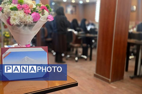 نشست هم‌اندیشی معاونین آموزش متوسطه در اداره رباط‌کریم